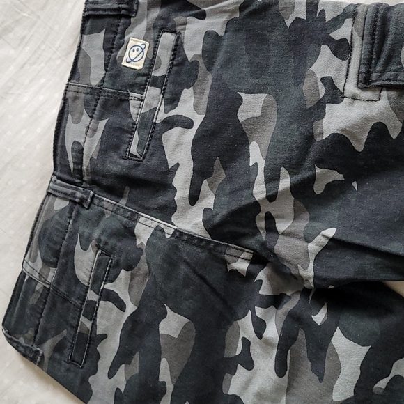 🔶️5 for $30🔶️ Camo Cargo Pants - Picture 7 of 7